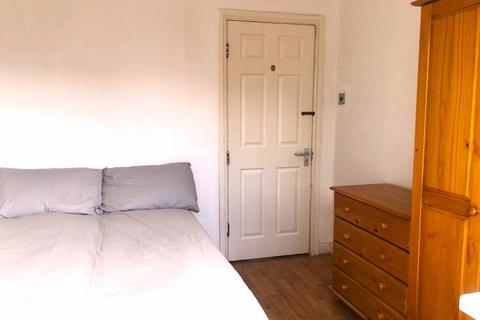 5 bedroom flat to rent, Horton House, Field Road