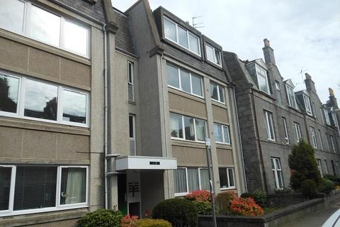 2 bedroom flat to rent, Richmond Court, Rosemount, Aberdeen AB25