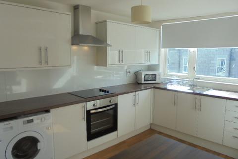 2 bedroom flat to rent, Richmond Court, Rosemount, Aberdeen AB25