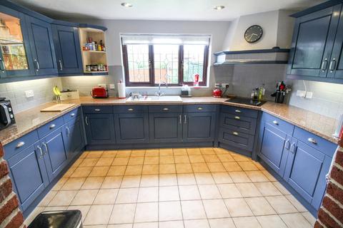 4 Bancroft Place, Calcot, Reading, RG31 7BH