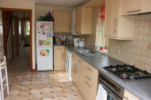 2 bedroom end of terrace house to rent, Grenville Avenue, Wendover