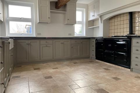 6 bedroom farm house to rent, Margaretting Road, Writtle, Chelmsford