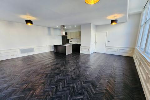 2 bedroom apartment to rent, Stylish 2 Bed Apt in Tower Building, L3