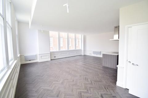 2 bedroom apartment to rent, Stylish 2 Bed Apt in Tower Building, L3