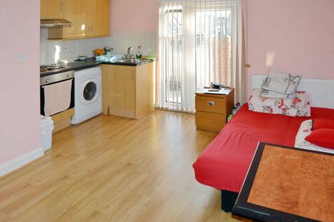 Studio to rent, Abbey Road, Park Royal