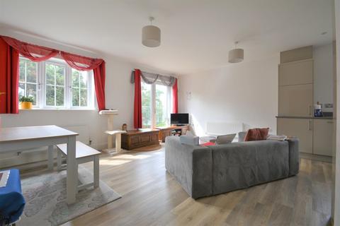 2 bedroom apartment for sale - Upper Halliford, Shepperton