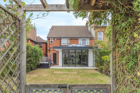 39 Cedars Road, Beckenham, BR3 4JG
