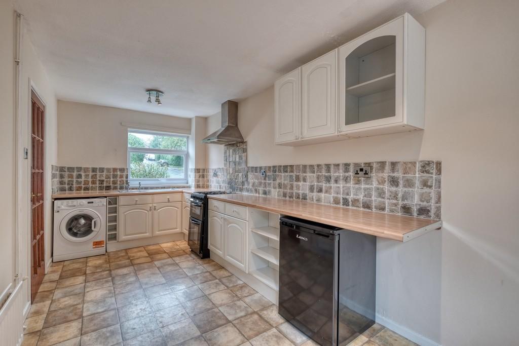 Farnborough Close, Matchborough East, Redditch, B98 0BQ 2 bed end of