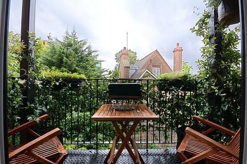 1 bedroom apartment to rent, Tower Gate, Pages Walk