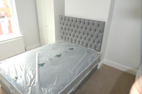 4 bedroom terraced house to rent - Hibbert Street, Rusholme, Manchester