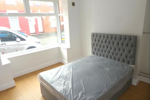 4 bedroom terraced house to rent, Hibbert Street, Rusholme, Manchester