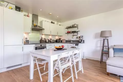 1 bedroom apartment to rent - View 2