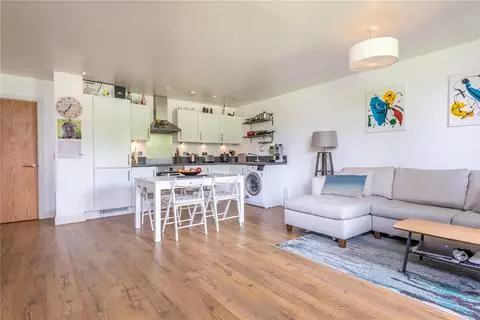 1 bedroom apartment to rent - View 3