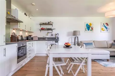 1 bedroom apartment to rent - View 4