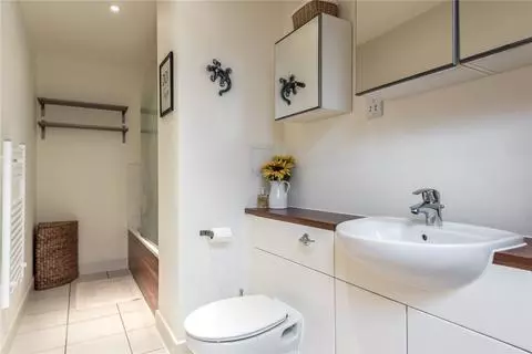 1 bedroom apartment to rent - View 5