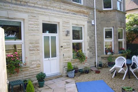 2 bedroom ground floor flat to rent, Combe Down - The Avenue