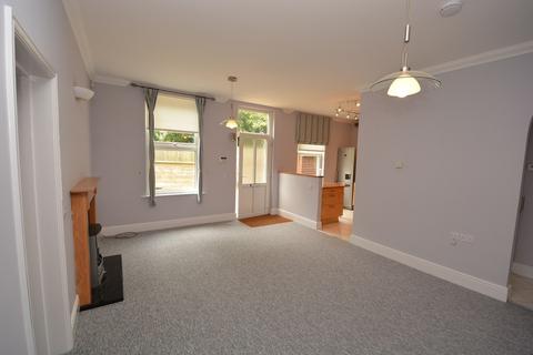 2 bedroom ground floor flat to rent, Combe Down - The Avenue