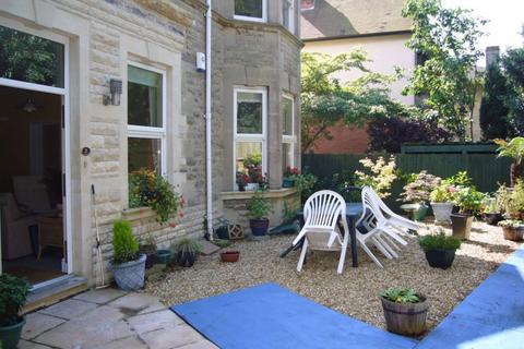 2 bedroom ground floor flat to rent, Combe Down - The Avenue