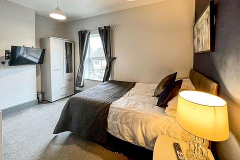 1 bedroom in a house share to rent, Room 5, 22 College Street