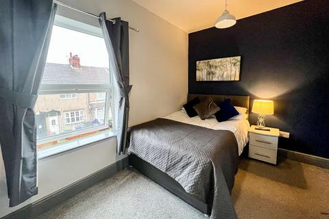 1 bedroom in a house share to rent, Room 5, 22 College Street