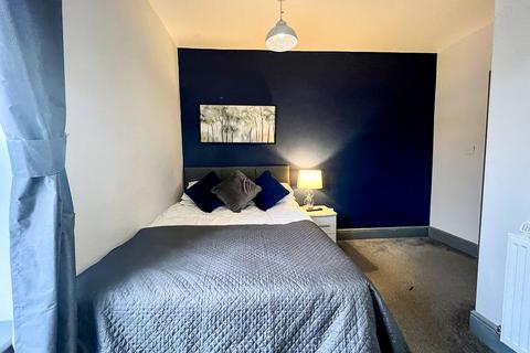 1 bedroom in a house share to rent, Room 5, 22 College Street