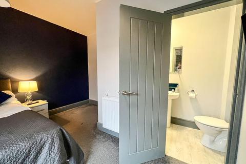 1 bedroom in a house share to rent, Room 5, 22 College Street