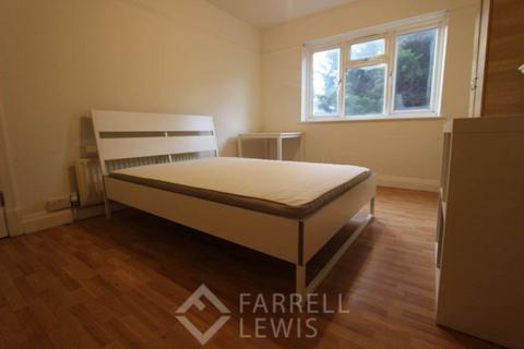 1 bedroom in a house share to rent, Popes Lane, London W5