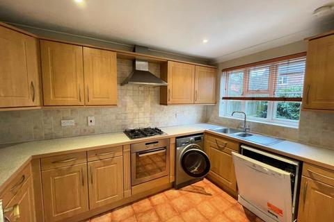 3 bedroom semi-detached house to rent, Claremont Crescent,  Newbury,  RG14