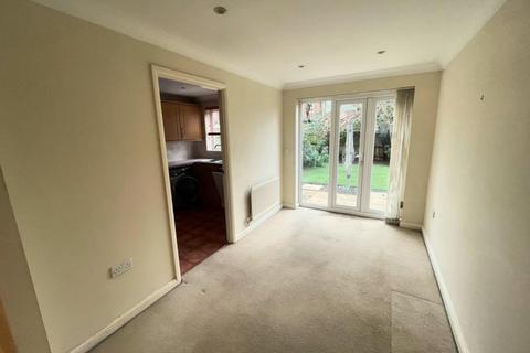 3 bedroom semi-detached house to rent, Claremont Crescent,  Newbury,  RG14