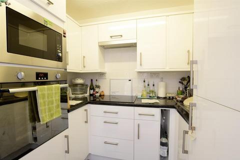 1 bedroom flat for sale - Brighton Road, Southgate, West Sussex