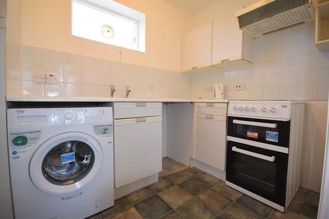 2 bedroom flat to rent, Walsingham Close, Hatfield AL10