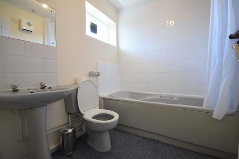 2 bedroom flat to rent, Walsingham Close, Hatfield AL10