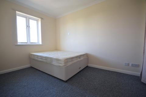 2 bedroom flat to rent, Walsingham Close, Hatfield AL10