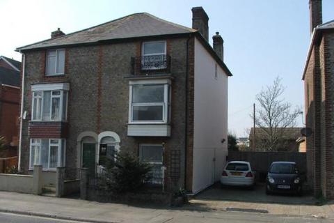 2 bedroom flat to rent - Fairlee Road, Newport, Isle Of Wight, PO30