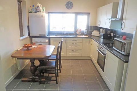 2 bedroom end of terrace house to rent, Holsworthy, Devon