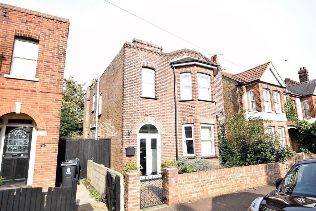 Eton Road, ClactononSea 4 bed detached house £235,000