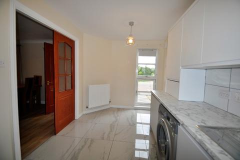 2 bedroom flat to rent, East Werberside, Fettes, Edinburgh, EH4