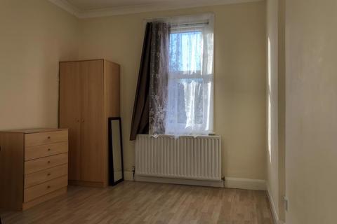 Studio to rent, 24 Hindes Road, Harrow, HA1 1SJ