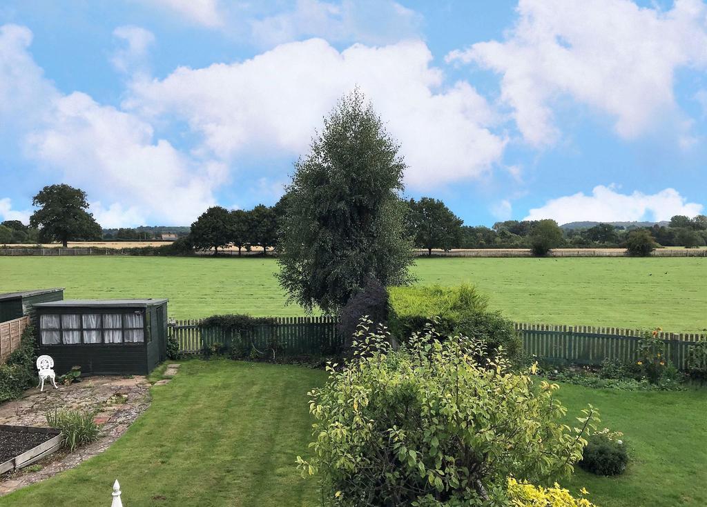 Gerard Road, Alcester, B49 4 bed detached house £430,000