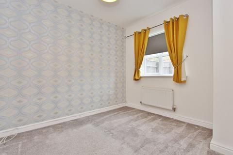 3 bedroom terraced house to rent, Lowes Drive, Belgrave