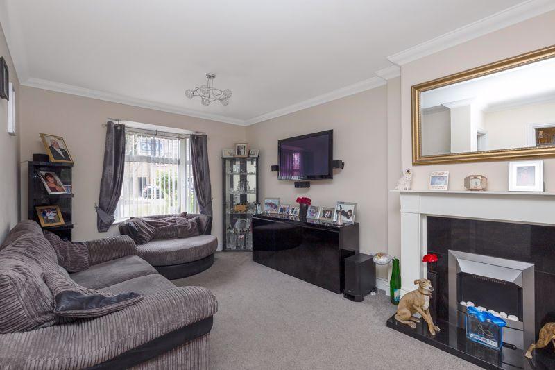 Eynsford Crescent, Bexley 4 bed semidetached house £500,000