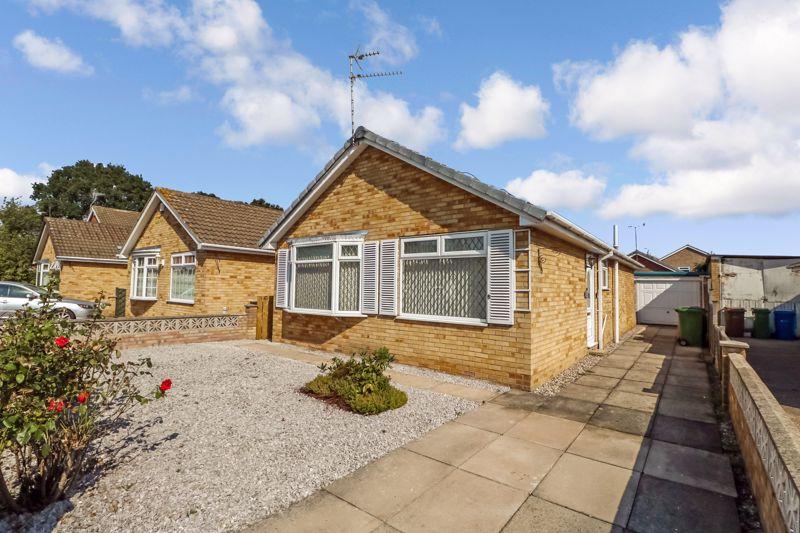 Oakwood Close, Maplewood Avenue, Hull, HU5 5YG 2 bed detached bungalow