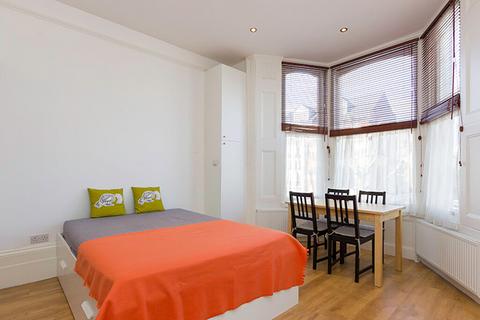 Studio to rent, Lady Margaret Road, London NW5