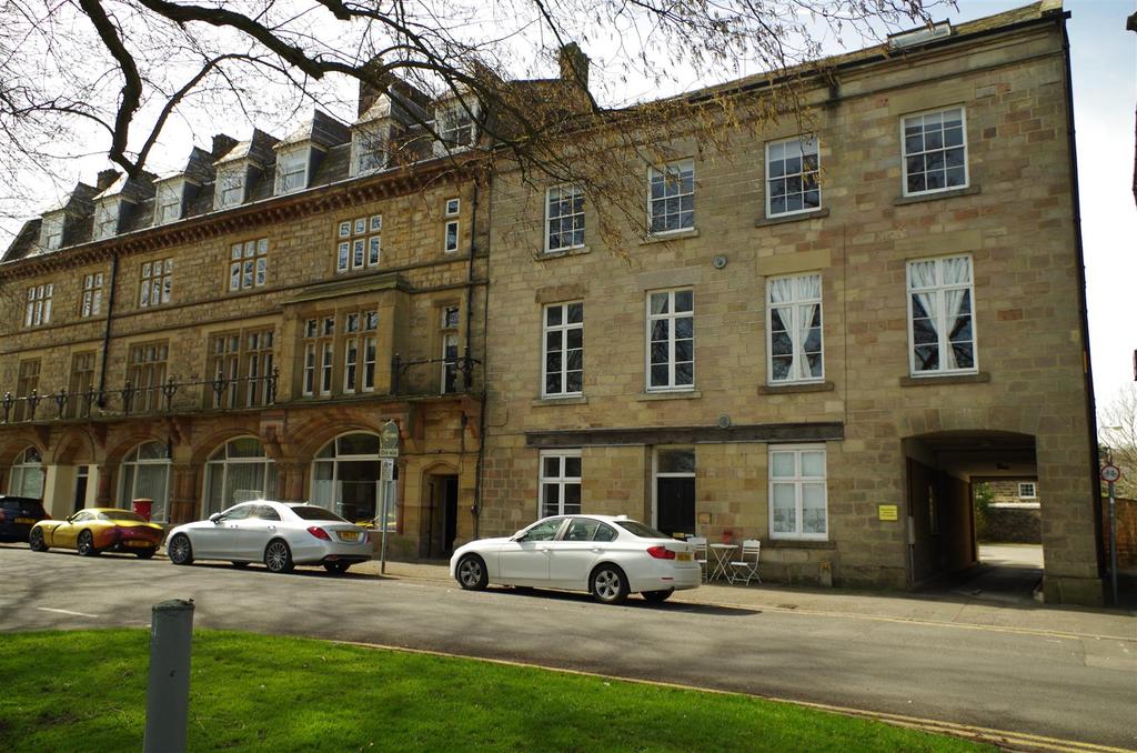 Park Parade, Harrogate, Harrogate 2 bed apartment £895 pcm (£207 pw)