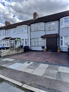 3 bedroom terraced house to rent, Pembroke Road, N13