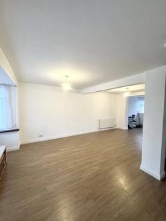 3 bedroom terraced house to rent, Pembroke Road, N13