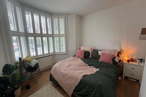 2 bedroom apartment to rent, Thorney Hedge Road, Chiswick, W4