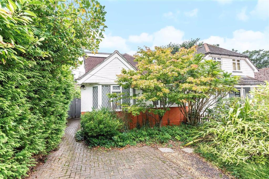 Brownhill Road, Chandlers Ford, Hampshire 2 bed detached bungalow £