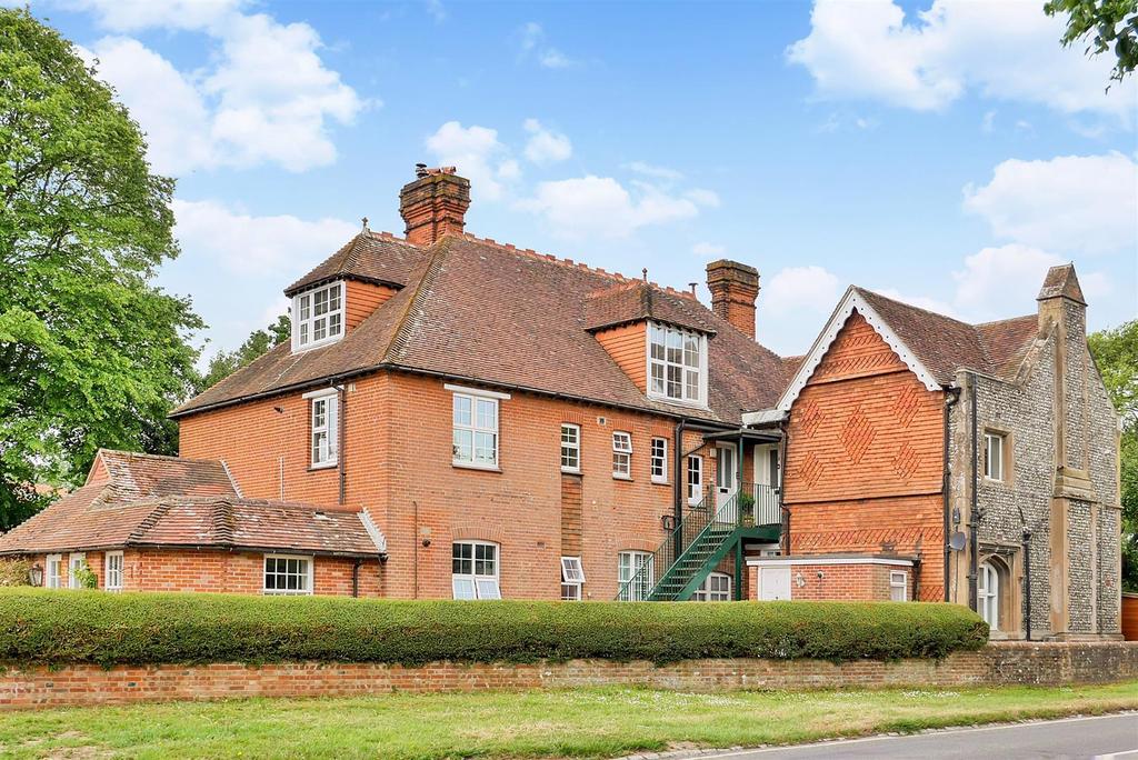 Walton Lane, Old Bosham 1 bed apartment £800 pcm (£185 pw)