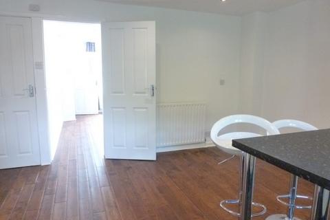 3 bedroom cottage to rent, Queens Square, Hoddlesden, BB3 3NQ